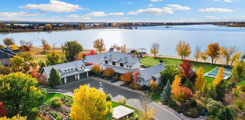 MAGNIFICENT LAKEFRONT ESCAPE