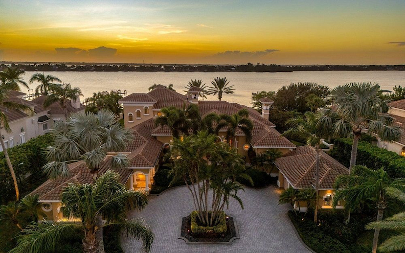 241 LANSING ISLAND DR