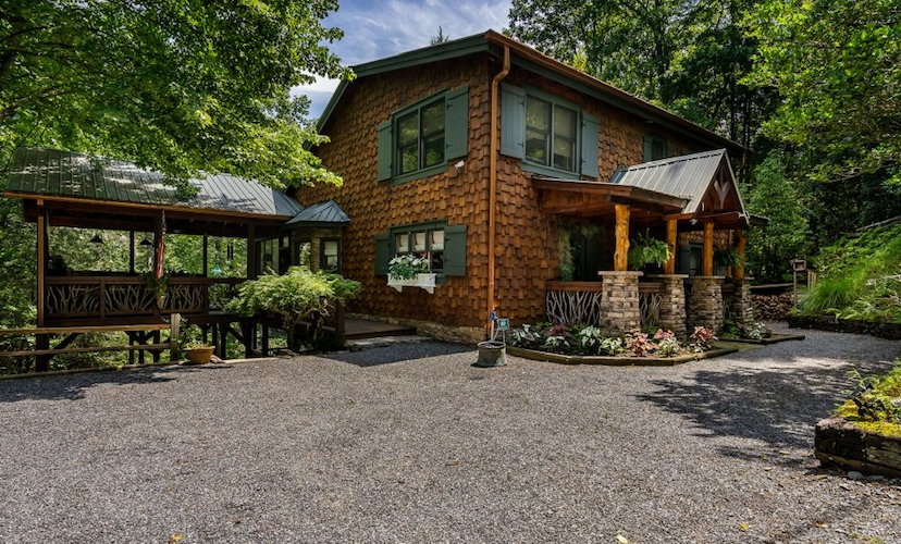 A RIVERFRONT RETREAT FOR RELAXATION AND RENEWAL
