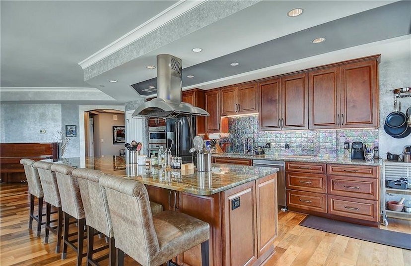 UPDATED CHEF’S KITCHEN