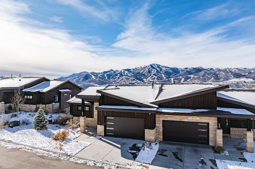 STUNNING MOUNTAIN RETREAT WITH BREATHTAKING VIEWS