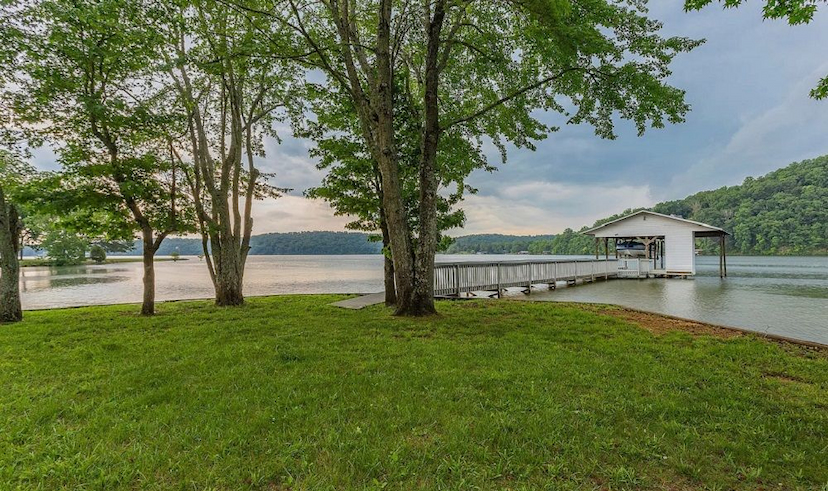 DREAM HOME WATERFRONT WITH LAKE VIEWS