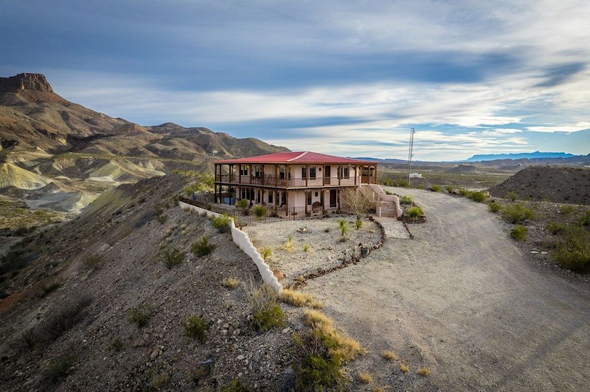Panoramic Paradise Beautiful Adobe Home With Stunning Views In Lajitas