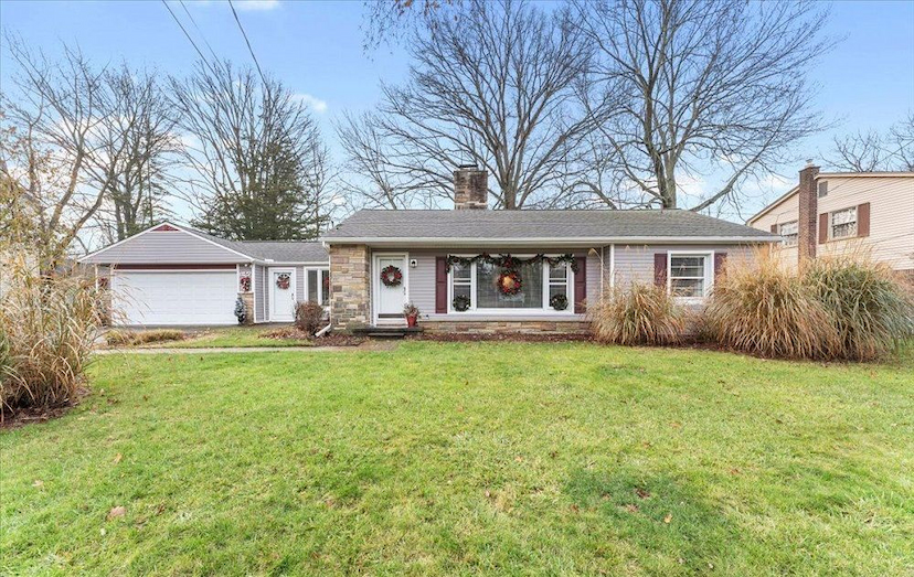 UPDATED GROSSE ILE RANCH