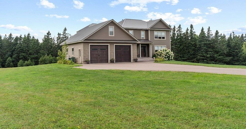 A SPACIOUS, MODERN RETREAT