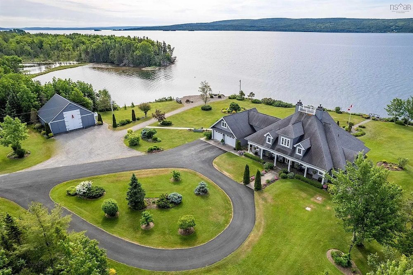 WATERFRONT RETREAT BADDECK CAPE BRETON NOVA SCOTIA