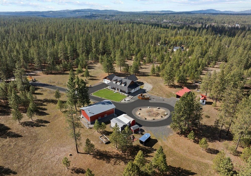 Live The Dream In This Luxury Modern Farmhouse