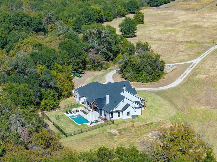 LUXURY ESTATE ON ACREAGE
