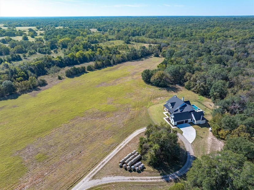 Expansive Estate With Premium Amenities