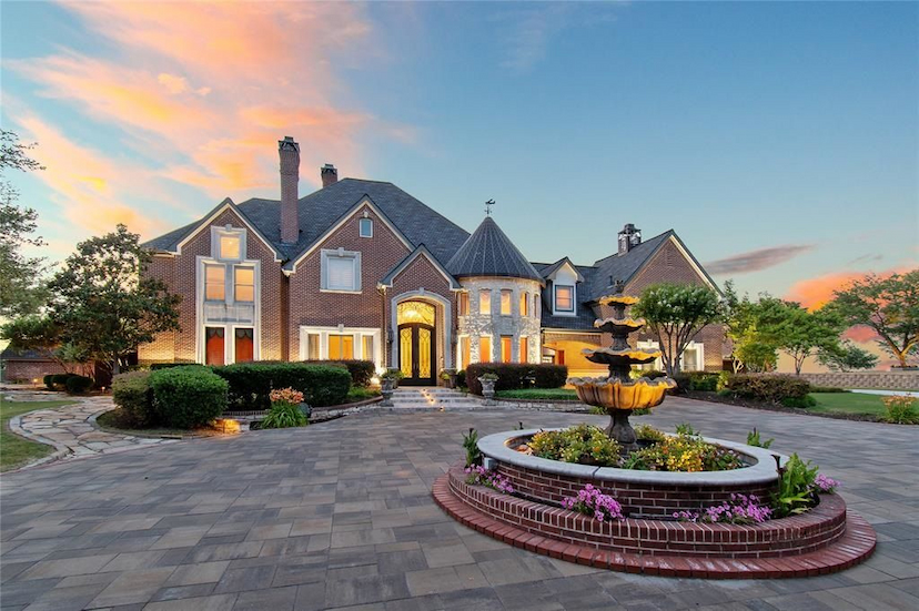 Elegant Estate Near Dallas Skyline