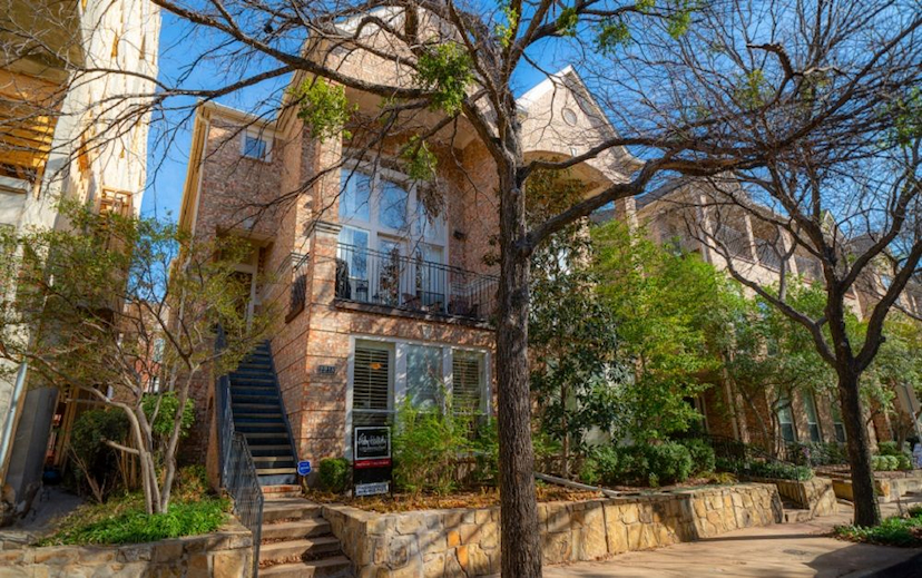 LUXURY UPTOWN LIVING