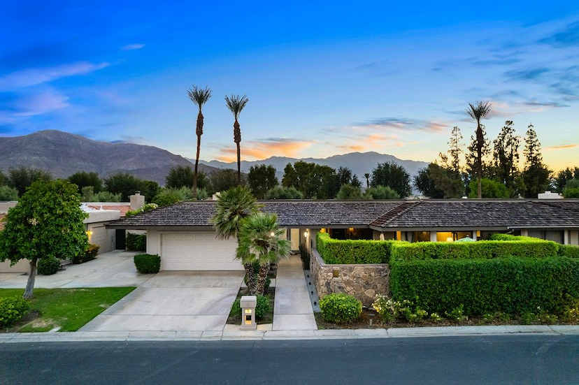 DISCOVER YOUR OASIS IN THE DESERT