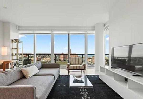 EXPERIENCE LUXURY COASTAL LIVING