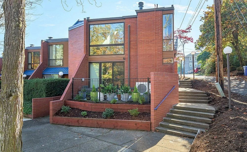 FOCUS ON LOCATION LUXURY ROW HOUSE LIVING WITH RIVER VIEWS