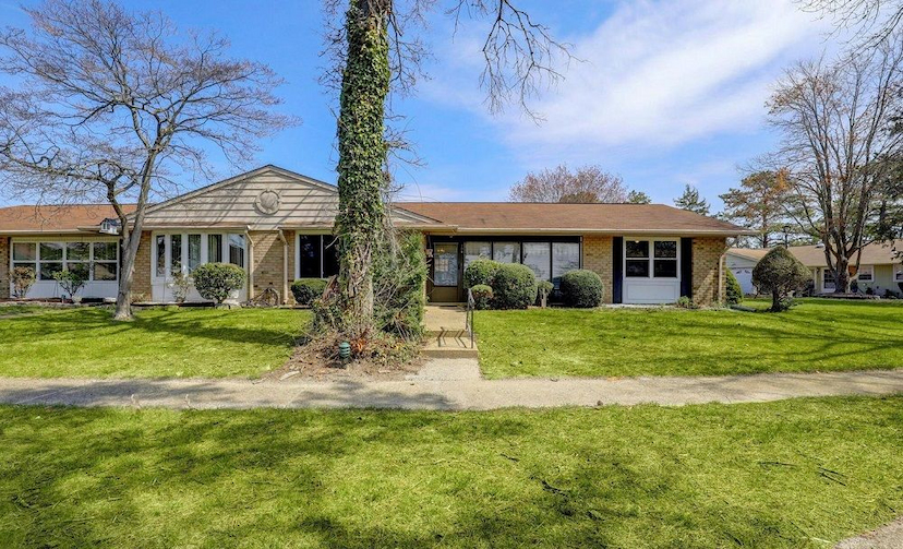 70 Buckingham Dr