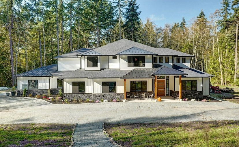 145 NW CAMANO DR