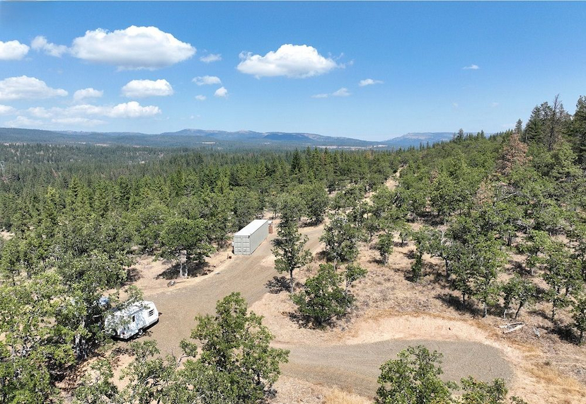 SATUS PASS PRIVATE 80-ACRE PARCEL W/ WELL AND POWER IN PLACE