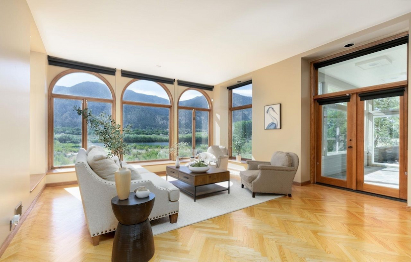 EXTRAORDINARY 25-ACRE ESTATE