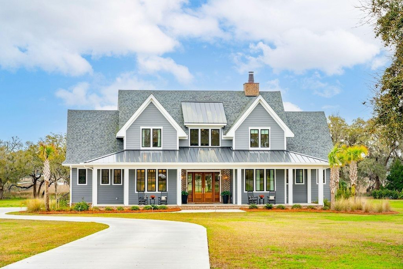STUNNING WATERFRONT PROPERTY