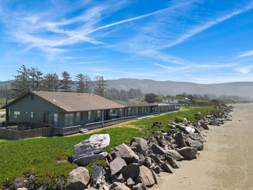 CRESCENT BEACH MOTEL