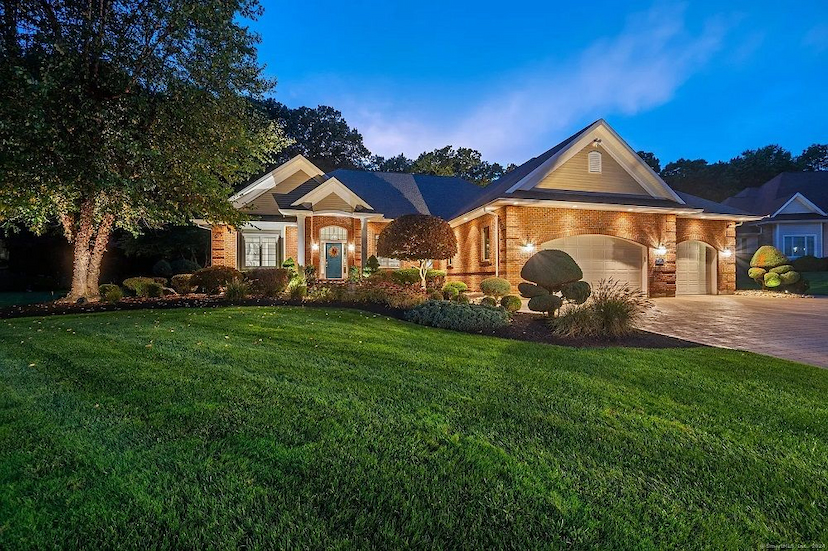 94 WATCH HILL RD