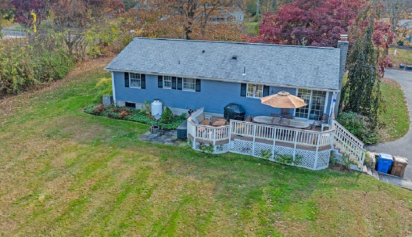 REMARKABLE RANCH IN SOUGHT AFTER HUNTINGTON