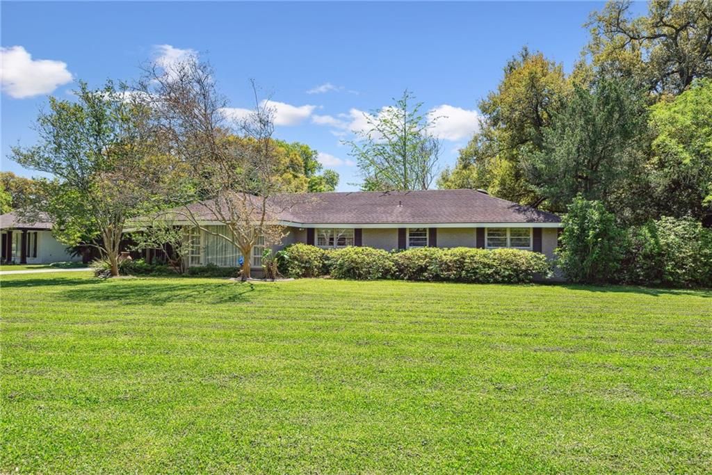 CHARMING 1950S BRICK RANCH
