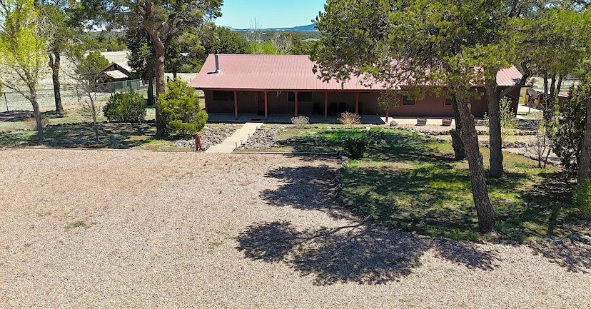 BEAUTIFUL 2 ACRE HORSE RANCH