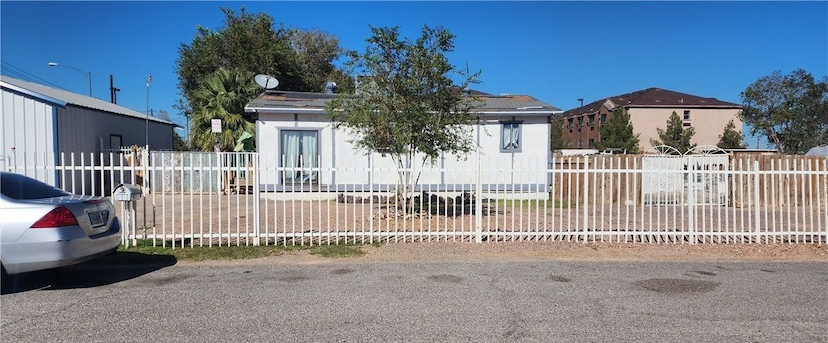 PRIME OPPORTUNITY NEAR SOUTH LAS VEGAS BOULEVARD: OVER HALF ACRE OF COMMERCIAL POTENTIAL