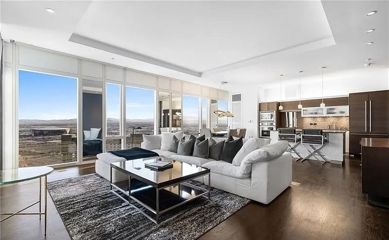 EXPERIENCE THE PINNACLE OF LUXURY LIVING AT THE WALDORF ASTORIA RESIDENCES