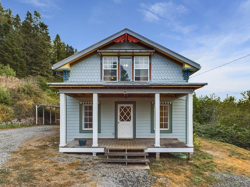 FABULOUS MINI-RANCH ~ BRING THE HORSES!