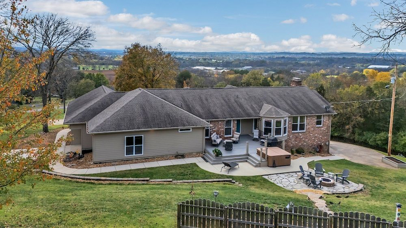 ESCAPE TO THIS SERENE RETREAT ON 3.67 ACRES IN HENDERSONVILLE - NASHVILLE’S SKYLINE IN SIGHT