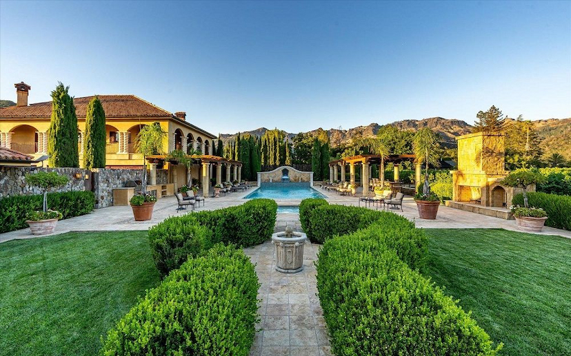 MODERN ITALIAN COUNTRYSIDE VILLA