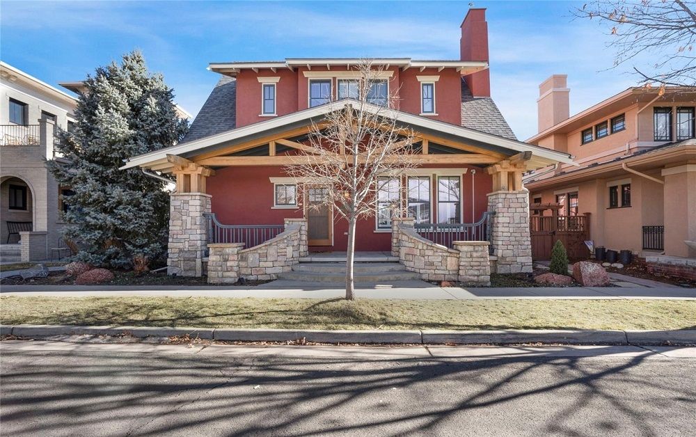 A STUNNING CUSTOM CRAFTSMAN HOME