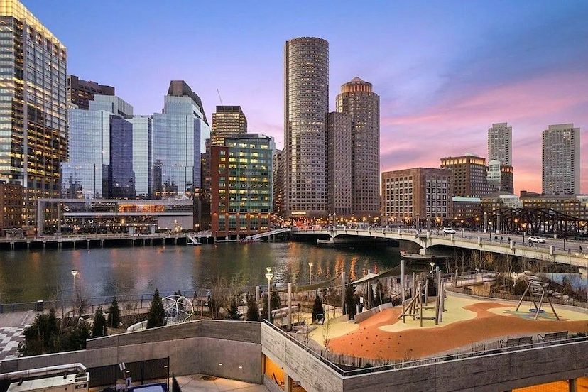 LUXURIOUS WATERFRONT CONDO WITH TOTAL RENOVATION