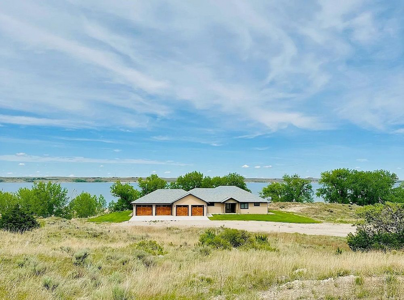 LUXURY LAKEFRONT RANCH WITH BEACH ACCESS