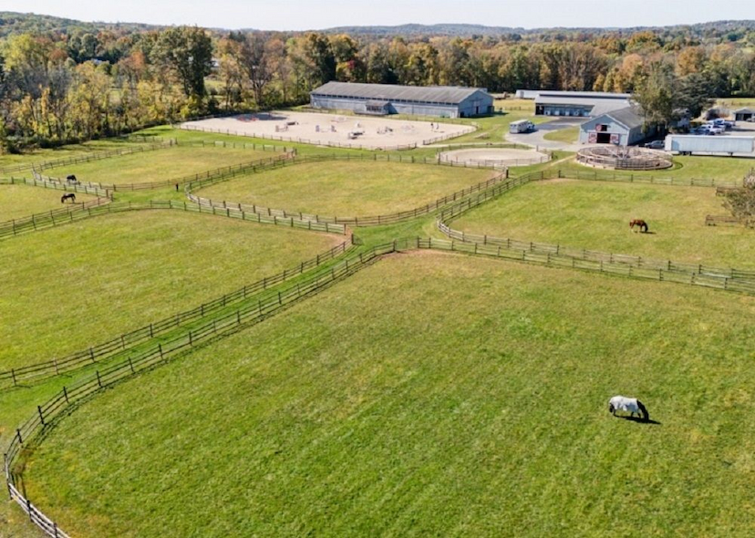 Stunning Equestrian Estate In The Heart Of Horse Country