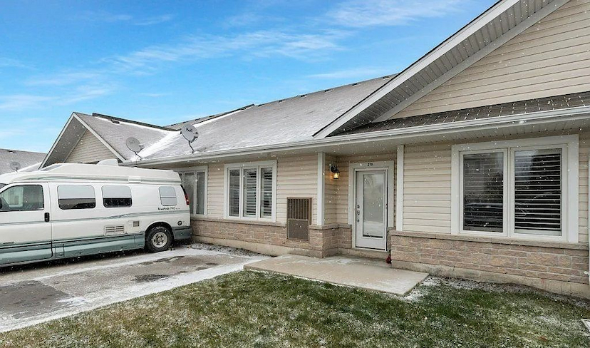 BEAUTIFULLY MAINTAINED CONDOMINIUM