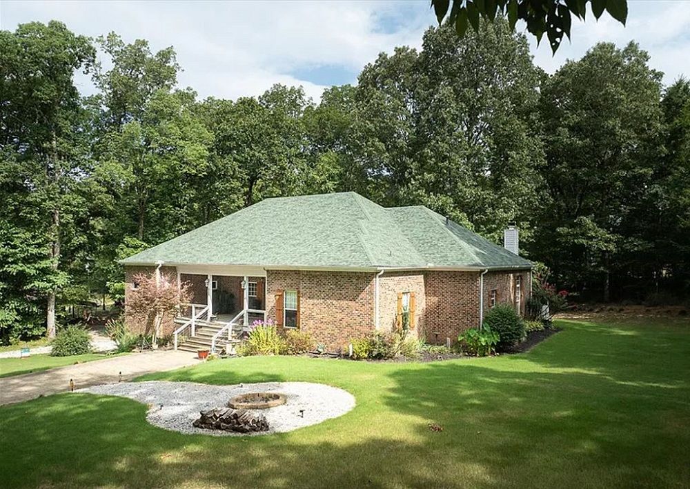 625 LEE RD W