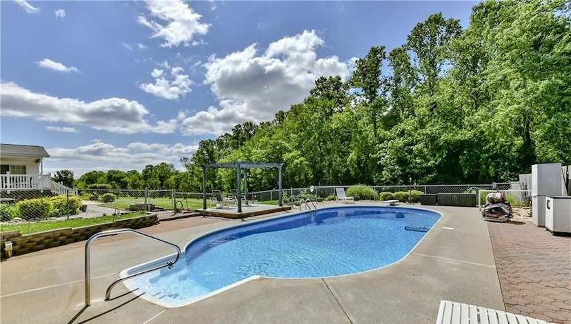 2520 PINNACLE DR