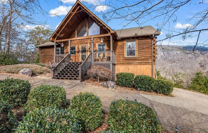 Turnkey Mountain Escape With Iconic Party Rock Views
