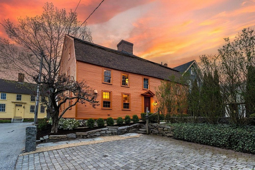 BEAUTIFULLY RESTORED HISTORIC HOME IN THE HEART OF DOWNTOWN PORTSMOUTH