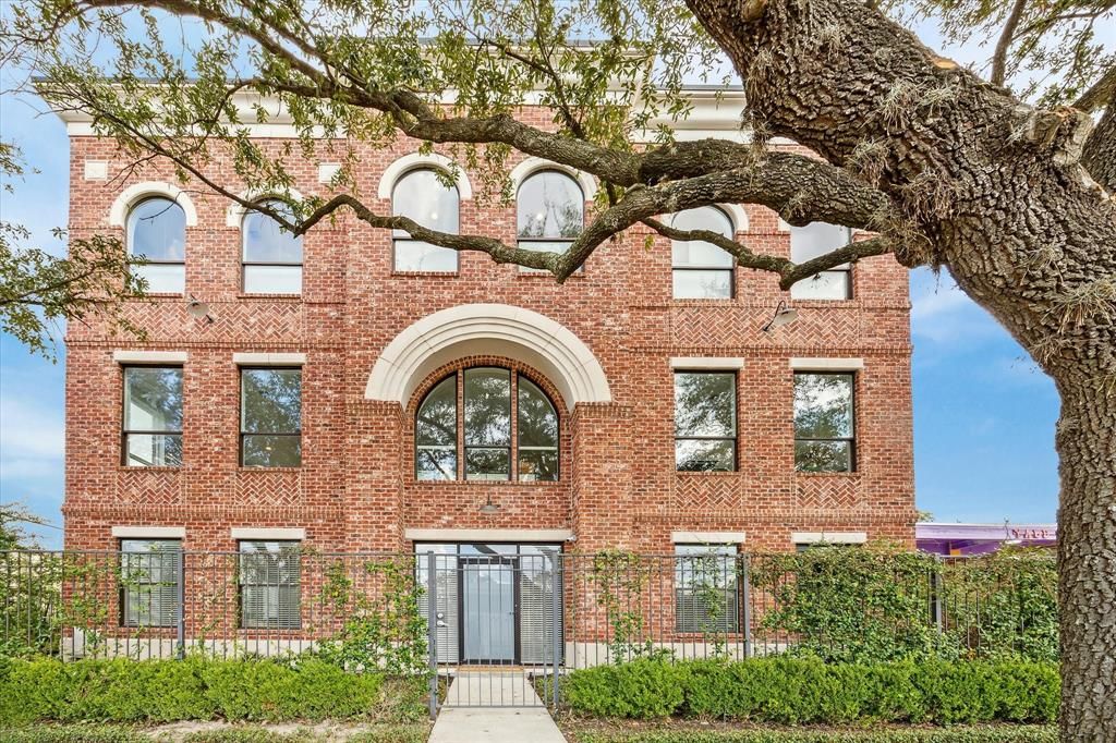 CHIC HEIGHTS MIXED-USE GEM