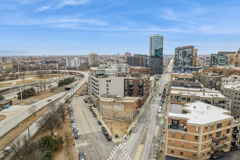 654-664 N MILWAUKEE AVE