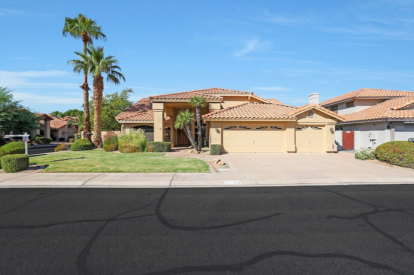COVETED GILBERT LOCATION IN ‘’THE ISLANDS’’