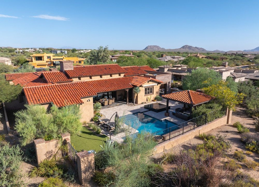 LUXURIOUS DESERT LIVING