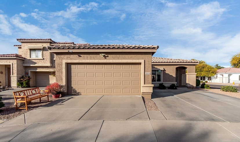 2528 E LA COSTA DRIVE
