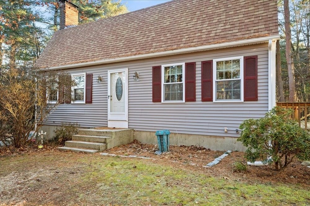 CLASSIC GAMBREL HOME IN DOUGLAS