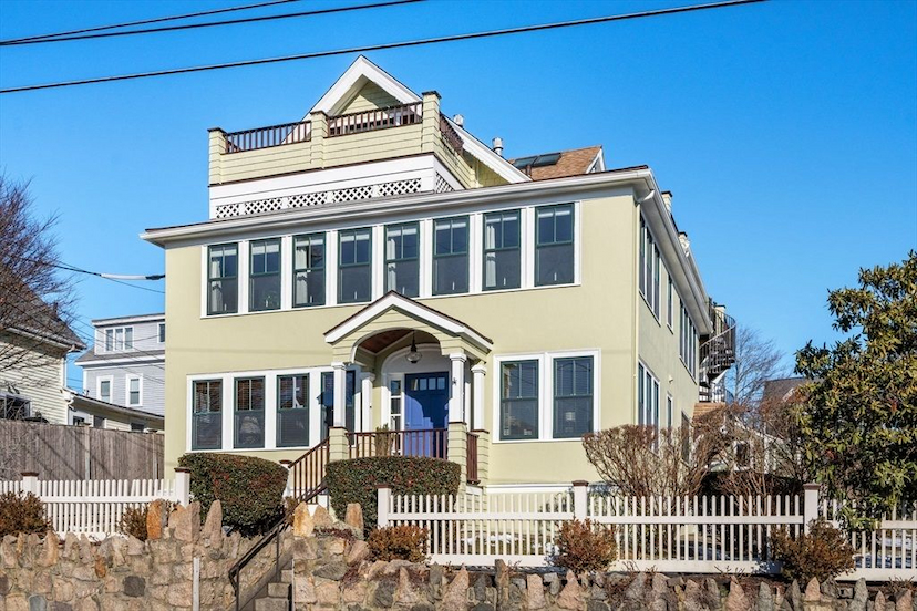 SOPHISTICATED CONDO IN GLOUCESTER