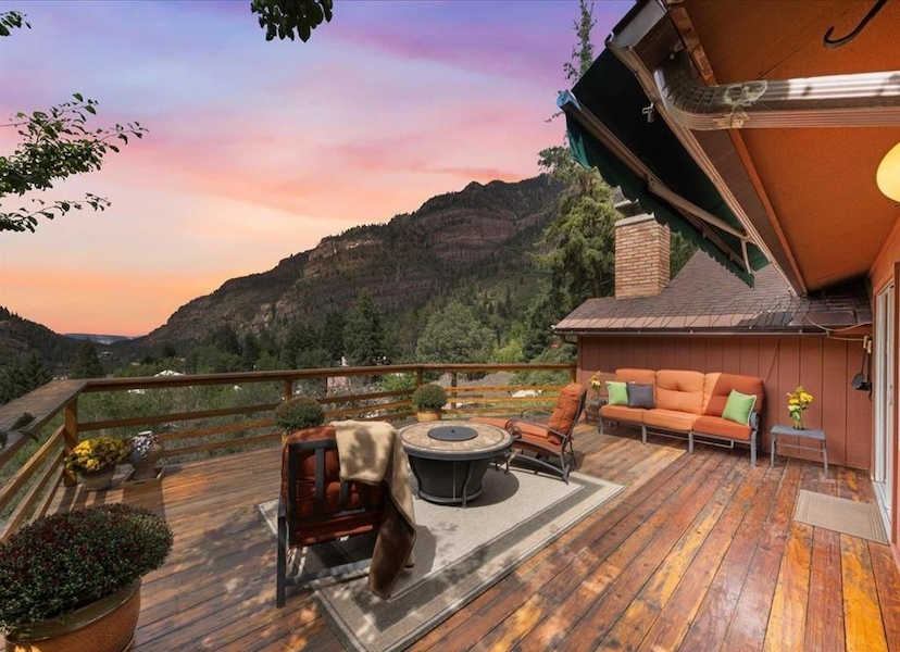 ELEVATED HOME WITH STUNNING VIEWS